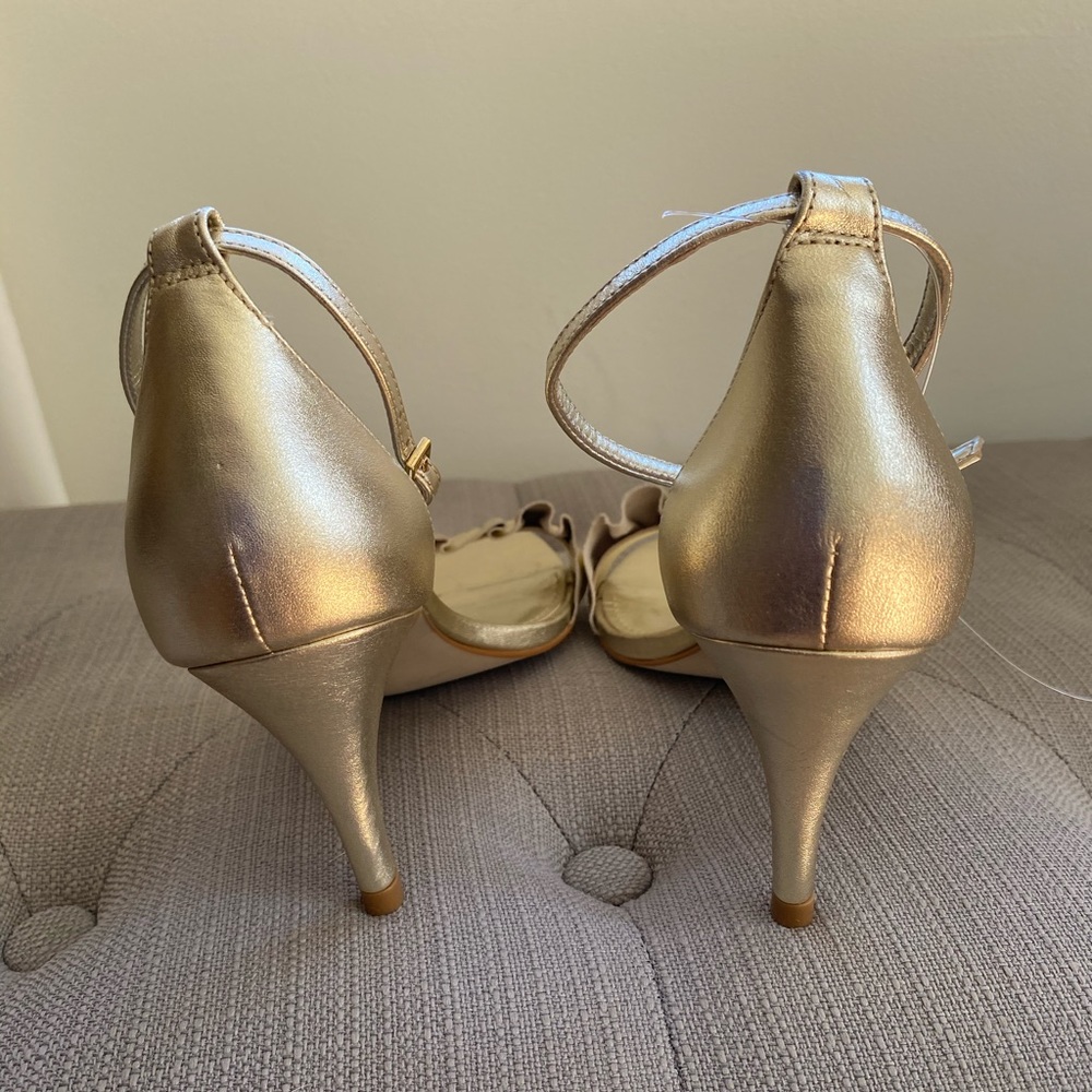 Lilly Pulitzer new gold open toe heels siz… - Picture 6 of 9
